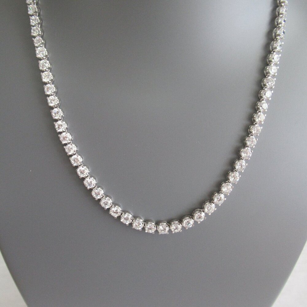 New Exquisite 925 Sterling Silver and Zircon Necklace 18" Long New, Never worn